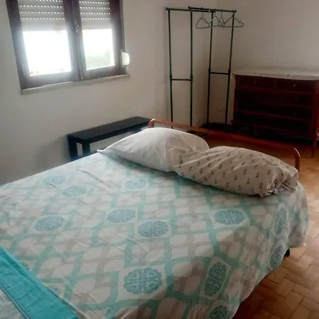 Big Private Near The Lisbon Airport Habitación en casa particular