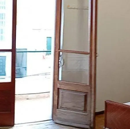 Big Tourist With Balcony Near The Lisbon Airport Δωμάτια σε οικογενειακή κατοικία *