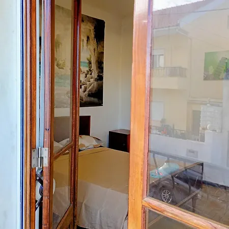 Δωμάτια σε οικογενειακή κατοικία Big Tourist With Balcony Near The Lisbon Airport *